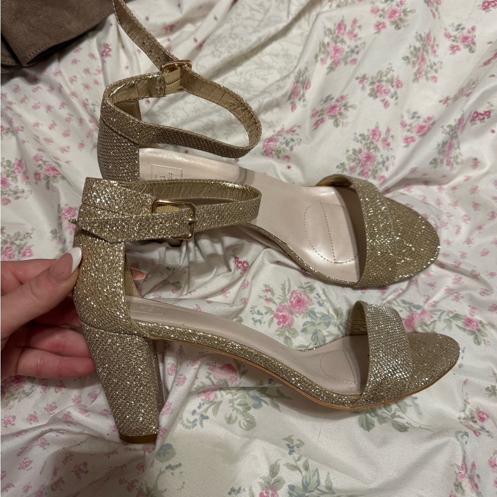 GOLD HEELS
